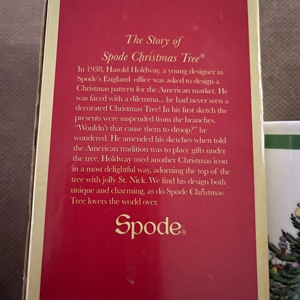 Spode Christmas Tree Travel Mug with Lid - Picture 8 of 12